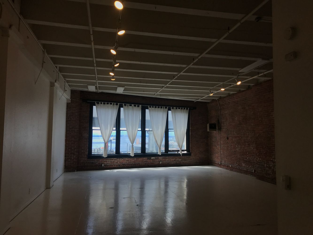 Suite 401